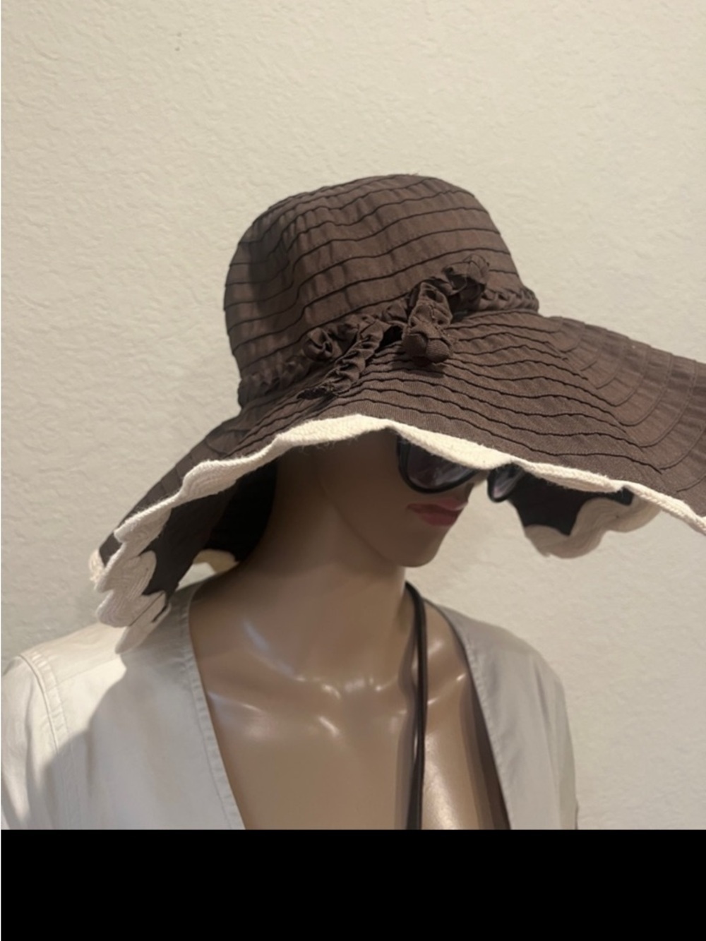 NWOT Mud Pie Brown Floppy Sun Hat with Cream Scalloped Edge ( Hat only).